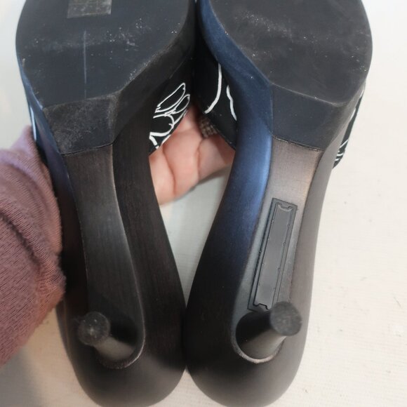 Authentic Miu Miu Black White Floral Graphic Image Slip-On Mule Heel 37.5 US/7.5 - Picture 14 of 15